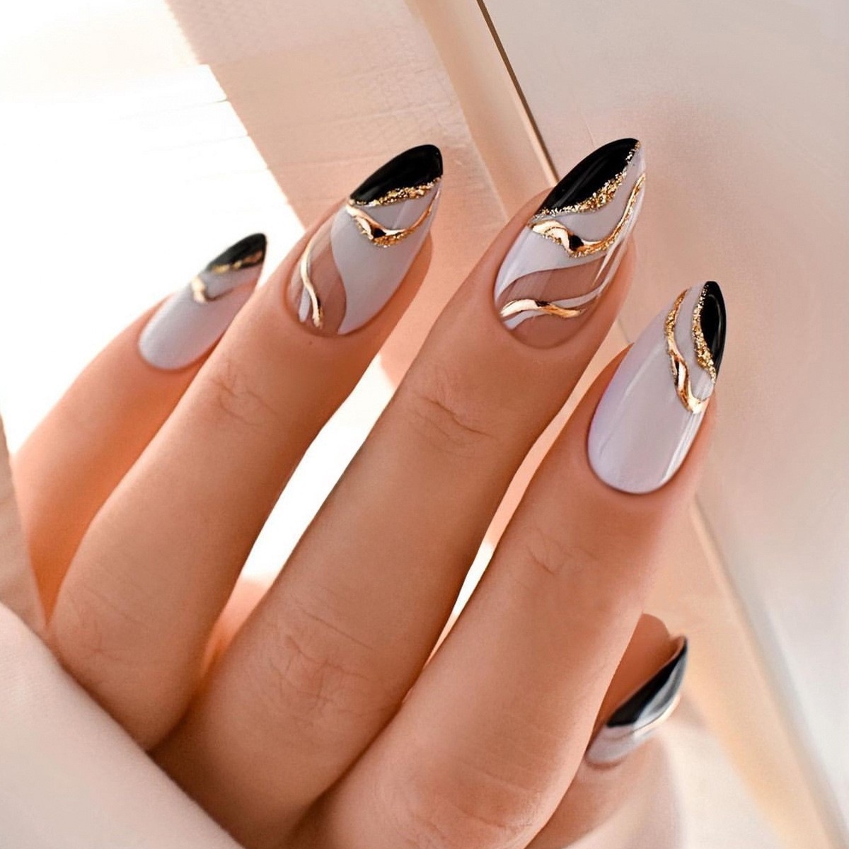 Unas de almendras simples blanqueadoras de uñas para mujeres que usan piezas de uñas de alta calidad, colección de manicuras hechas a mano, Europa y América al por mayor