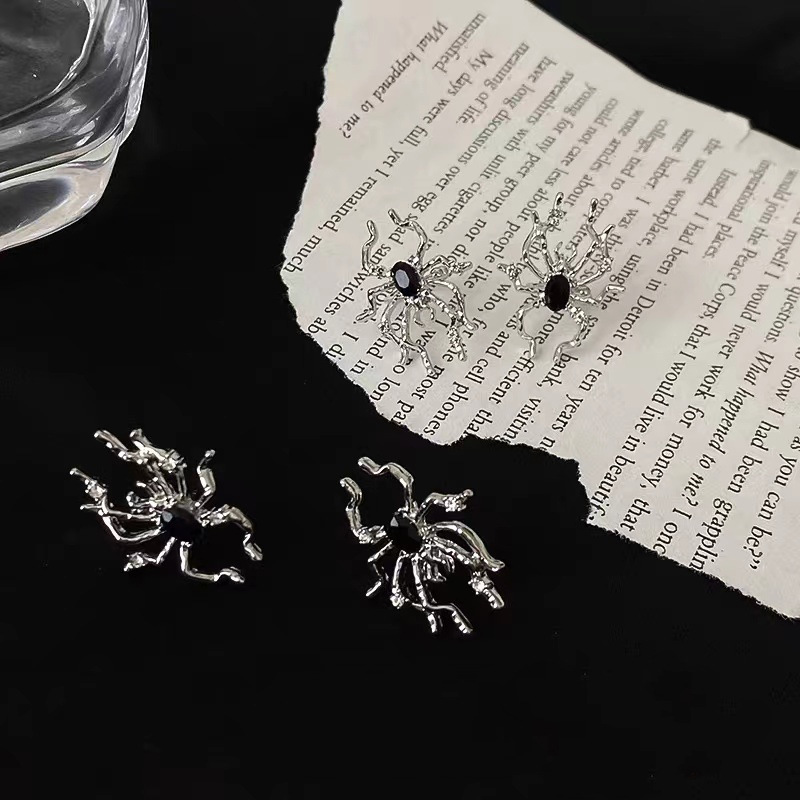 Fashion Spider Titanium Steel Plating Inlay Artificial Gemstones Ear Studs 1 Pair display picture 3