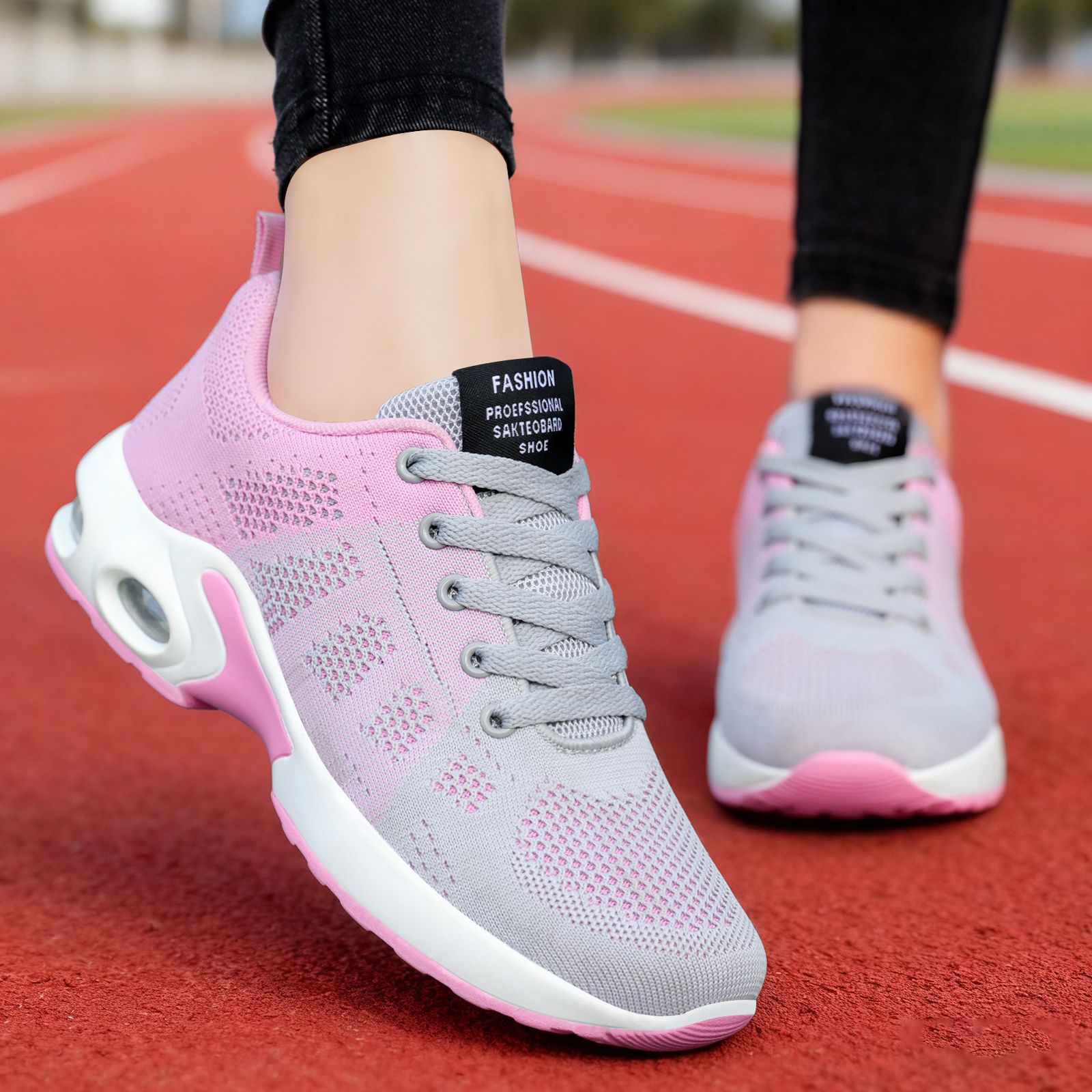 Zapatos de primavera para mujer, calzado femenino versátil para comercio exterior, zapatillas de running de talla grande, zapatos con amortiguación de aire, calzado deportivo informal para mujer al por mayor.