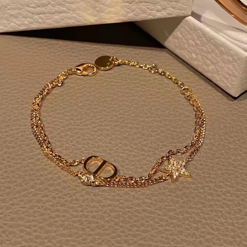 Sweet and Cool Style, Minimalist Letter Cd Micro-Encrusted Five-Pointed Star Double-Layer Bracelet for Women, Elegant and Luxurious with a Unique High-End Feel