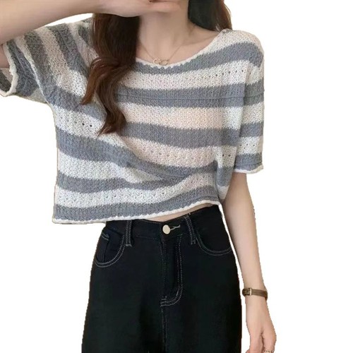 Striped knit slim-fit short-sleeved t-shirt for women, summer round neck loose style, versatile early spring top for women, outerwear.