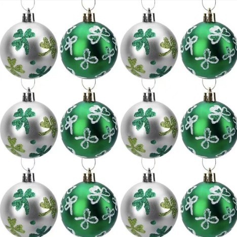 Bolas decorativas transfronterizas para festivales irlandeses, 4cm y 6cm, juego de 12 adornos colgantes de Navidad, bolas de Navidad con diseño de trébol, venta al por mayor.