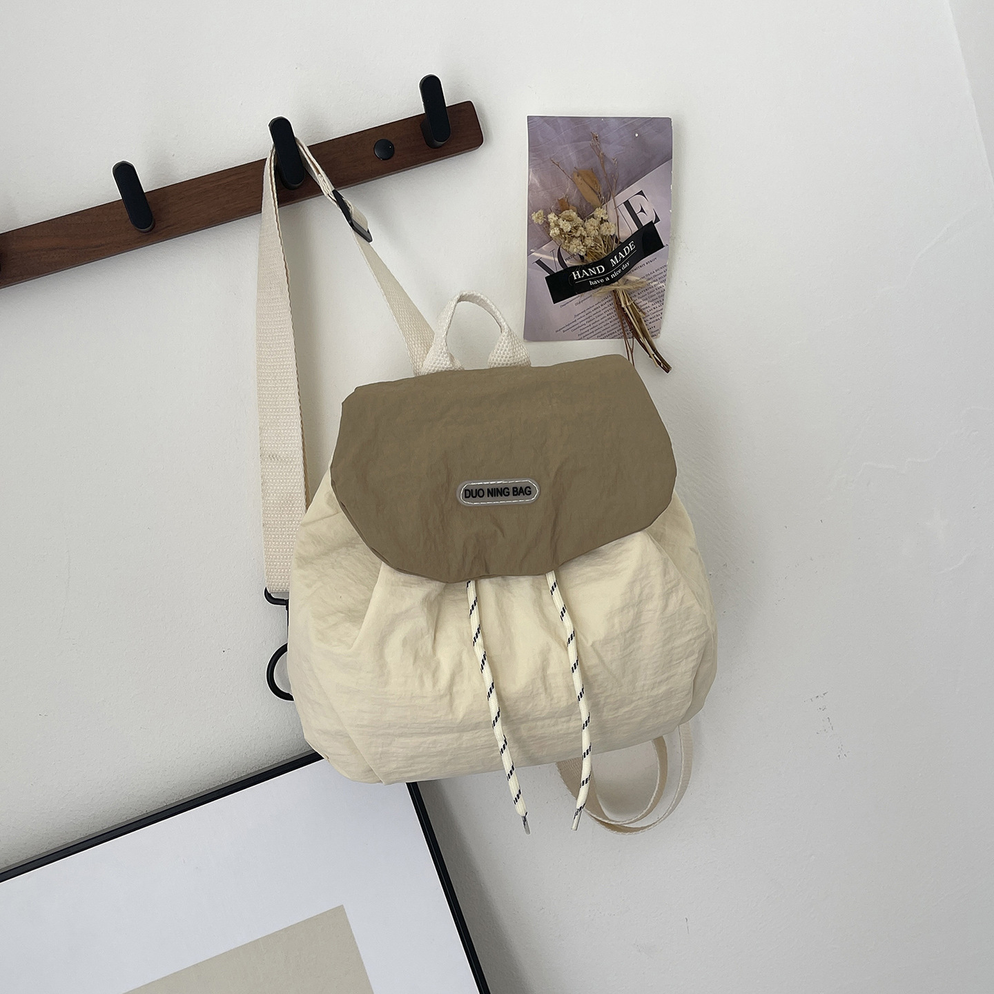 Blanco beige con caqui