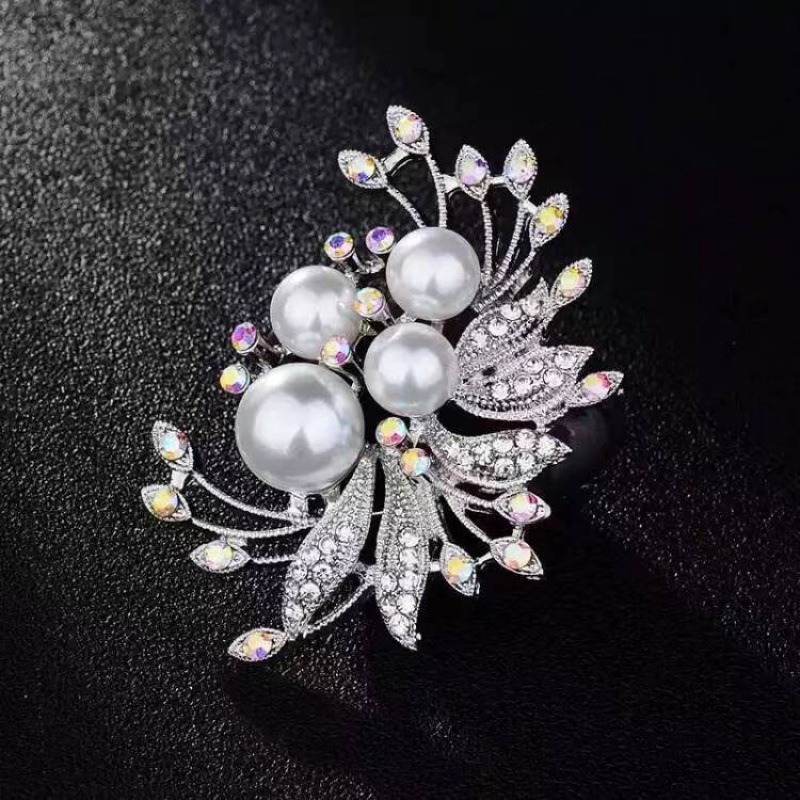 Elegante roos bloem broche met parels voor dames luxe accessoire_voghion.com