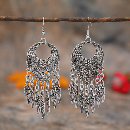 Retro ethnic style Tibetan silver tassel earrings for women, long style, versatile earrings, fashionable and personalized holiday earrings