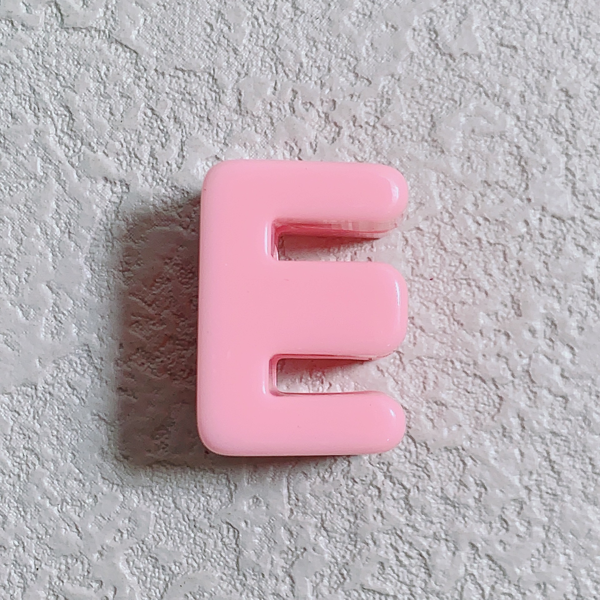 E (light pink)