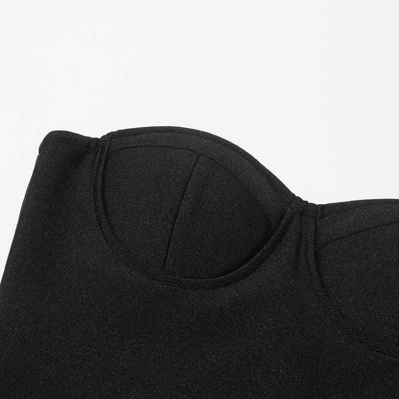 Abito da sera elegante da donna con dettagli floreali_voghion.com