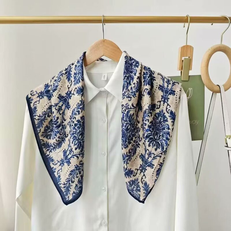 マフラーの女性の百合の人の字の紋様の70cmのマフラーの多色のファッションはカシミヤの線の花のファッションの経典の小さい方の巾に似せます。|undefined