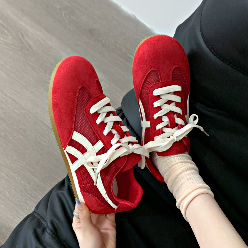 2026 verano nuevo estilo de moda zapatos blancos de mujer coreana inswind de zapatos de entrenamiento deportivos casuales versátiles zapatos de skate calle