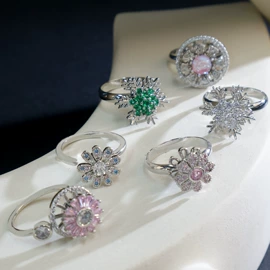 项链;戒指;手镯