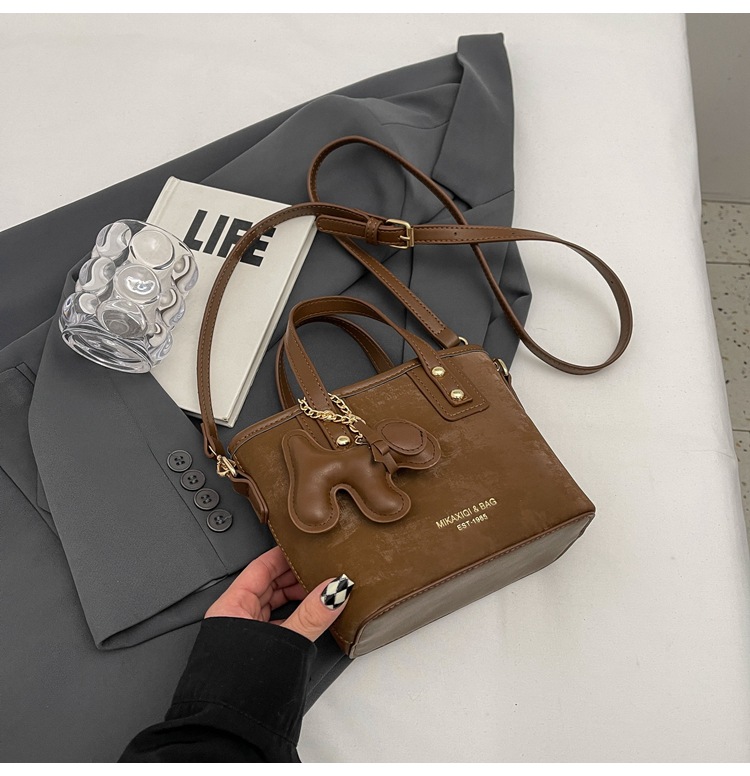 2024 New Popular Small Bag This Year Women's Fashion Versatile One Shoulder Crossbody Bag Retro Small Handheld Bucket Bag_voghion.com