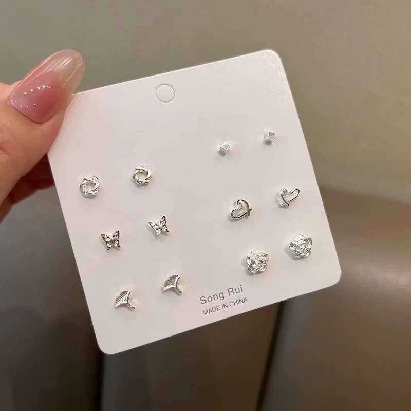 Fresh cute small universal earrings, simple and elegant design