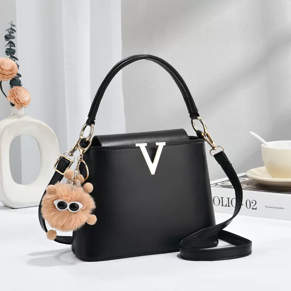 2026 Summer New Stylish Metal V-Shaped Fashion Large-Capacity Simple Versatile Shoulder Crossbody Handbag