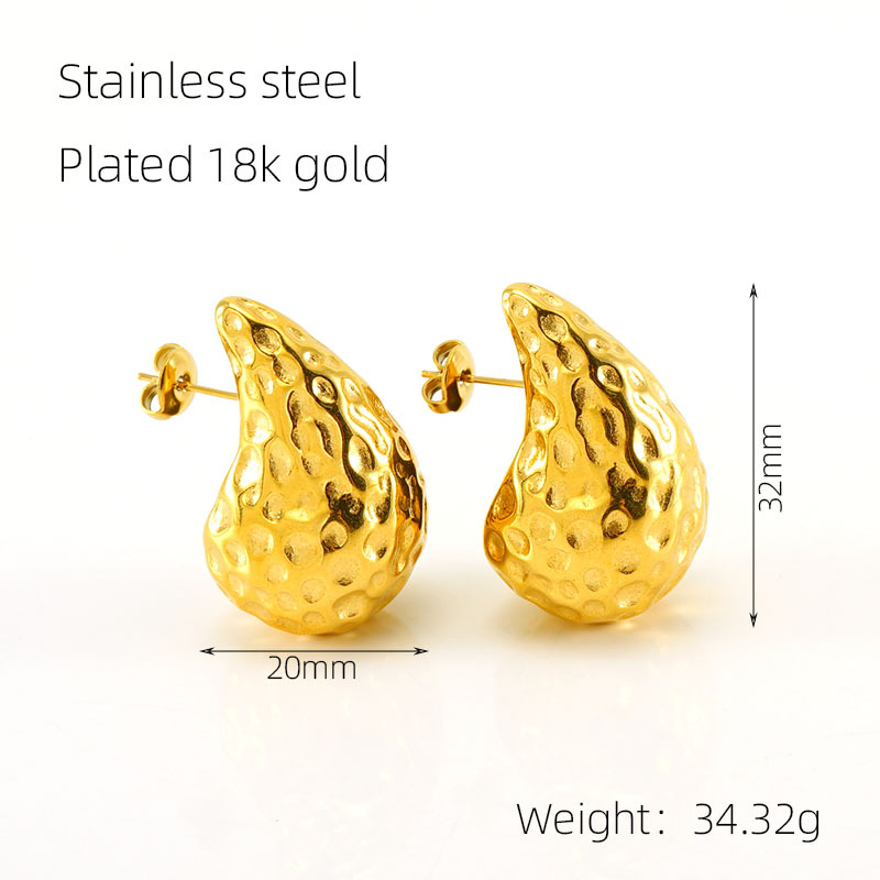 Diseño de gama alta sentido 18K oro Acero inoxidable gota de agua martillado pendientes mujer estilo europeo y americano INS titanio acero pendientes al por mayor