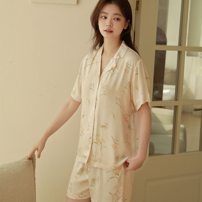 26Th Summer New Product Rayon Satin Warm-Toned Floral Print Lapel Loose Short-Sleeved Shorts Home Wear Set 26Th Summer New Product Rayon Satin Warm-Toned Floral Print Lapel Loose Short-Sleeved Shorts Home Wear Set