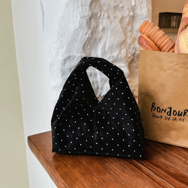 2026 nuevo punto de onda de moda de mujeres bolsos de escuela de estilo extranjero retrógrado nicho de verano monzón literatura y arte bolsos de mano de gran capacidad