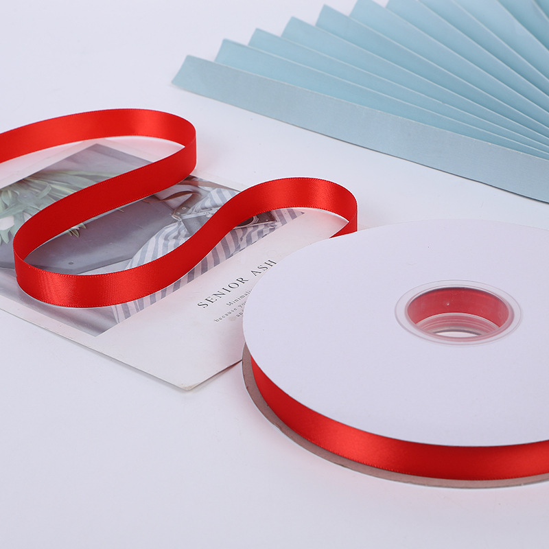 Suministro directo de fábrica de alta densidad de un solo lado de poliéster cinta de embalaje flor cinta decoración de la boda brillante Cinta Roja al por mayor