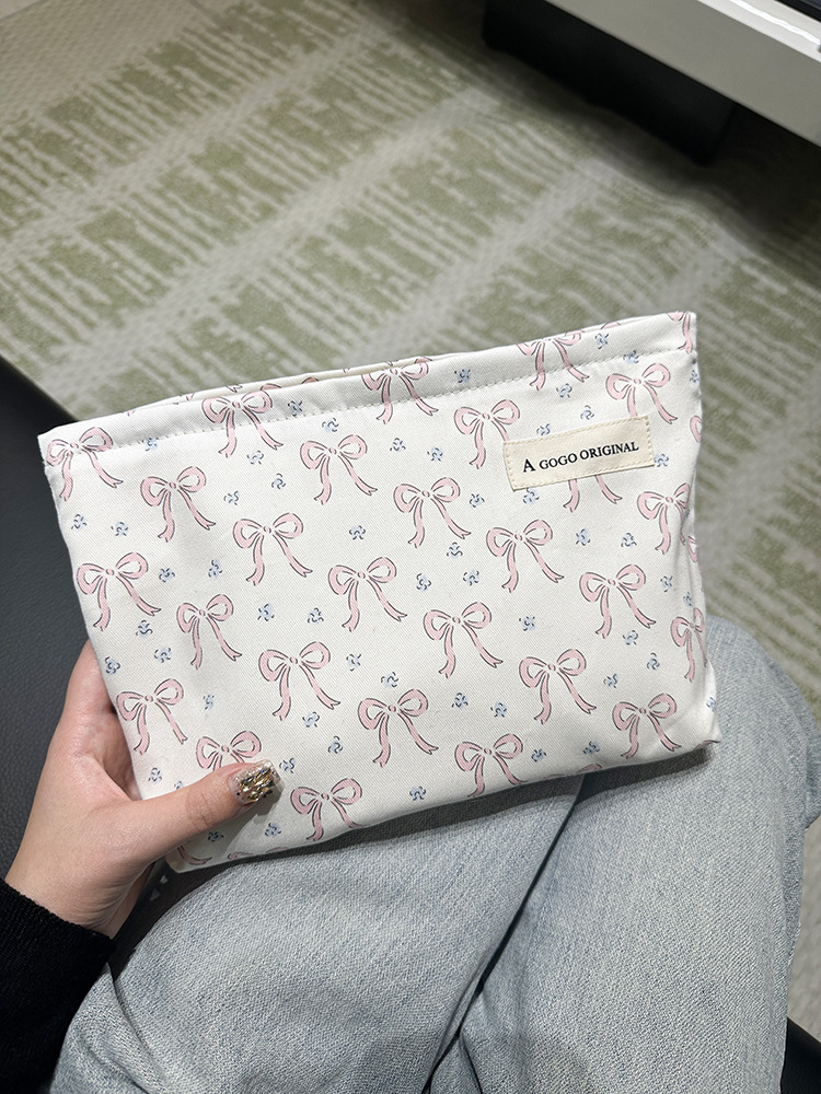 흰색 배경에 큰 크기.