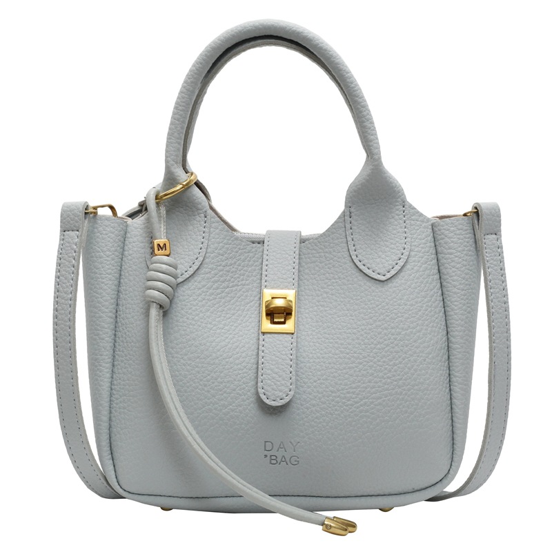 Este año, la popular explosión de la bolsa de cestas de verduras de mano para mujeres 2025 nuevo simple ocio de alta sensación bolso de cubo de transporte