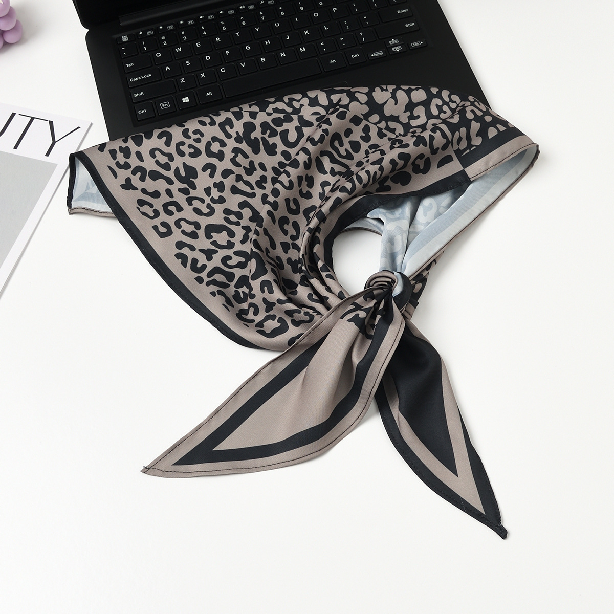 #219 스크램블 레오파드 프린트 밀크티 베이스