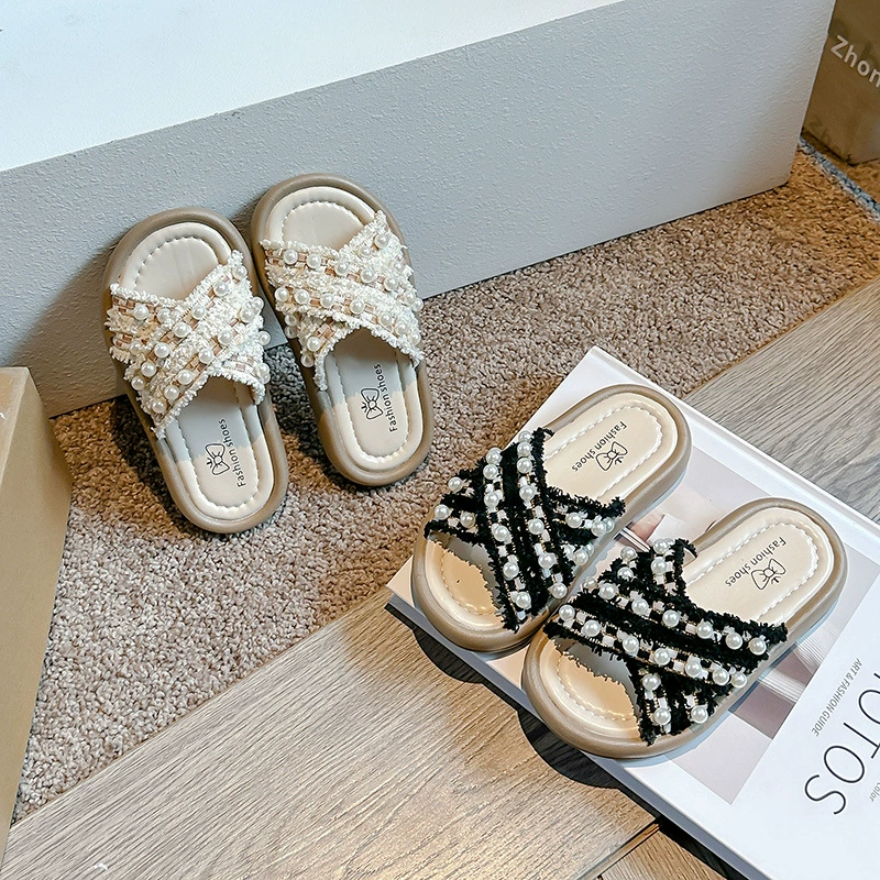 Летние детские тапочки для девочек 2025 года, мягкая подошва, нескользящие, с декоративными стразами, модные плоские тапочки.