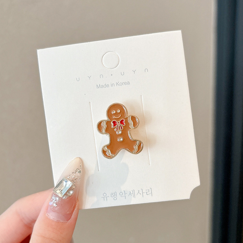 Broche de Navidad lindo cartón de dibujos animados insignia de metal Santa Claus pequeño regalo broche año del caballo joyería broche al por mayor