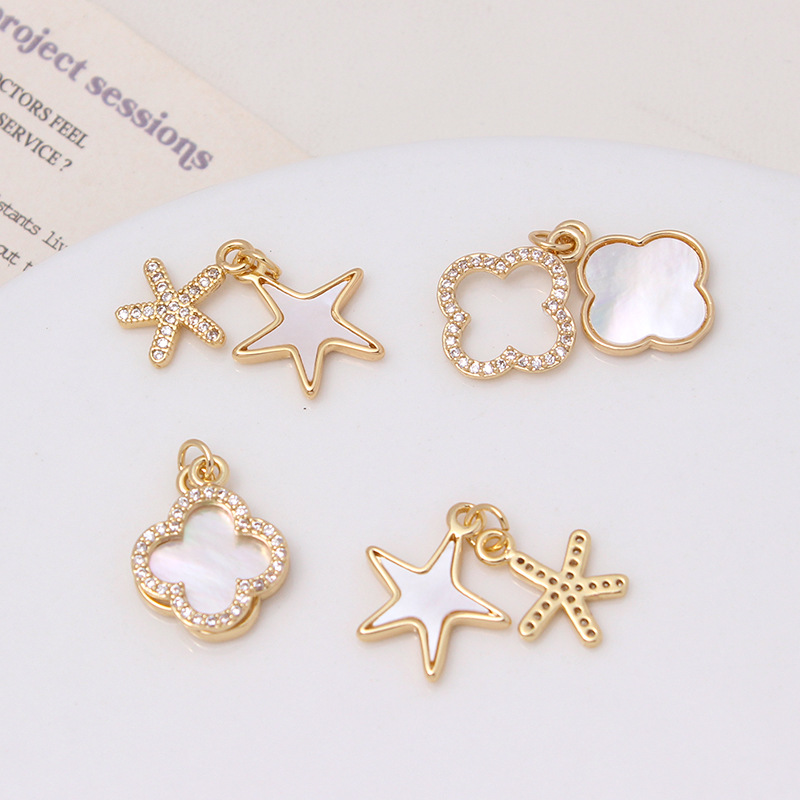 保色メッキ真金insは天然貝殻月の雲をはめ込んでいます。