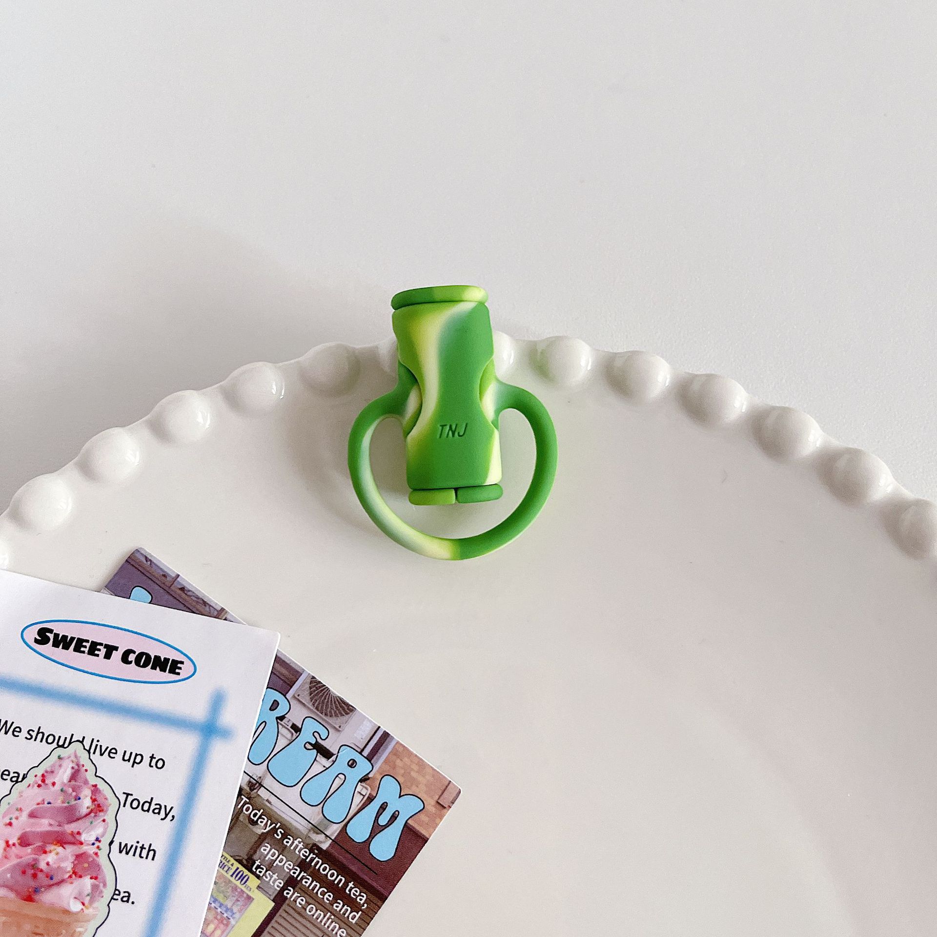 Cable de datos del teléfono móvil cubierta protectora silicona de dibujos animados dos en uno Cable de protección anti-fractura cubierta protectora de la cabeza del hilo de carga