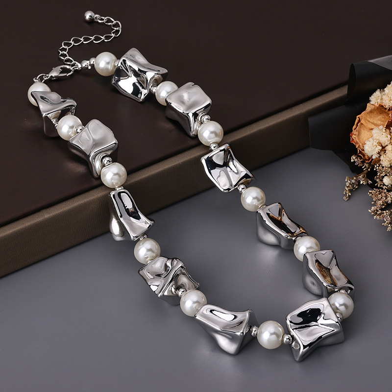 Bracciale a fiore smaltato oversize da donna, gioiello floreale_voghion.com