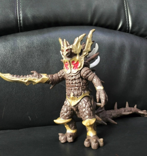 大型モンスタービニールソフトラバーウルトラマンモンスターおもちゃ男の子子供のおもちゃ夜市景勝地露店モンスター