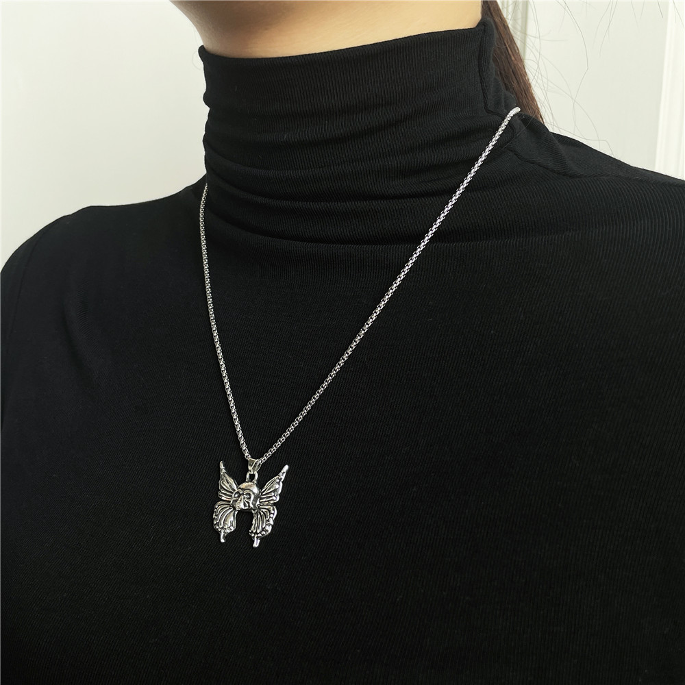 fashion new sweater chain heart hip-hop trend cool skull clavicle chain