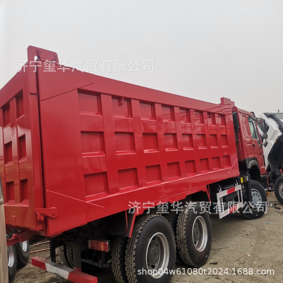 Long-Term Export of Howo Self-Loading Engineering Vehicles, 375-Horsepower Dump Trucks, and Eight-Wheel Dump Trucks for Transporting Soil and Gravel