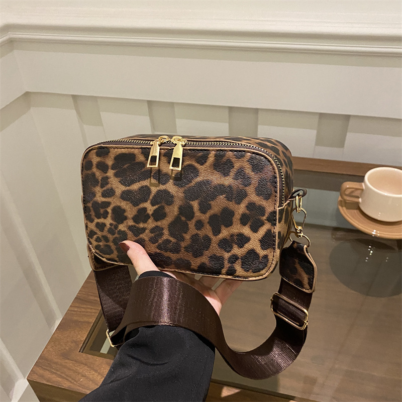 Bolsos de diseño de leopardo, bolsos de mujer de gran capacidad transfronteriza, bolsos de hombro de viaje de moda versátil, bolsos de transporte de viaje.