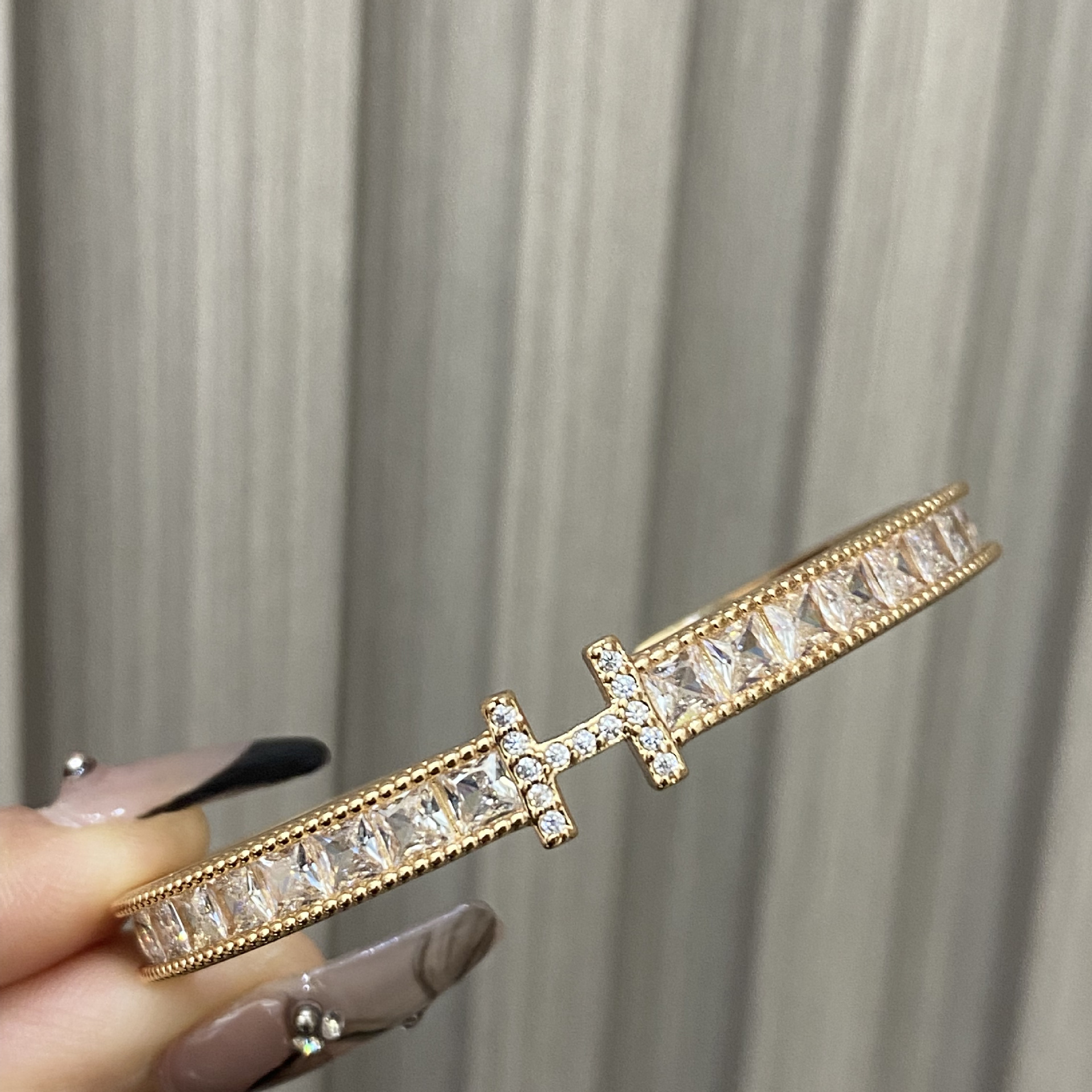 Exquisita pulsera transfronteriza con diamantes en forma de H para mujer, estilo europeo y americano, versátil, elegante, joyería de alta gama, venta al por mayor y envío directo.