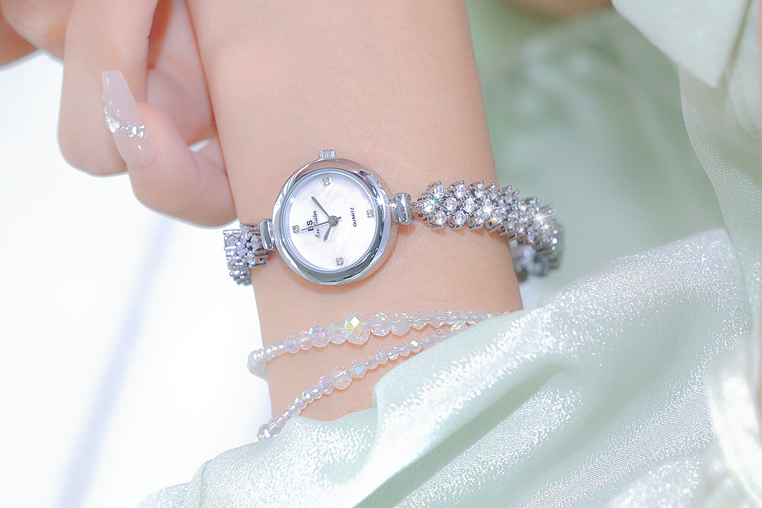 35g Weight Tempered Glass Mirror Material Alloy Strap Material Watch Classification Pointer Display Type Jewelry Buckle Buckle Style Round Dial Shape Holiday, Daily Occasion Quartz Movement Solid Color Pattern All Seasons Season Women's Gender Retro, Classic Style Style Retro Classic Style Solid Color Jewelry Buckle Quartz Watch 3