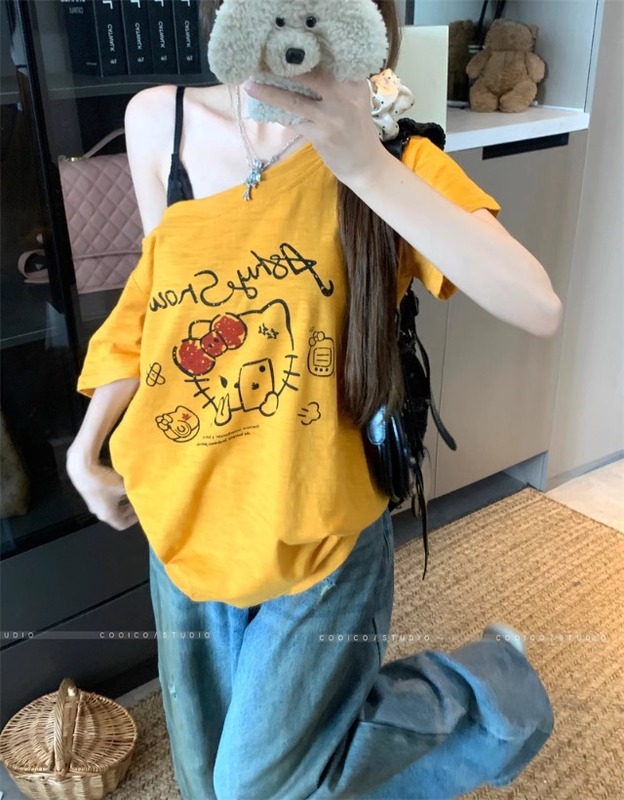 漫画プリント斜め襟オフショルダージンジャー半袖レディース Tシャツ夏 2025 新しいルーズレイジースタイル多用途トップ|undefined