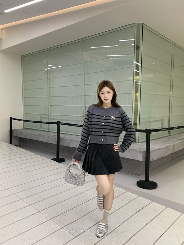 topchanlin 2025秋韩系撞色条纹卡通刺绣圆领宽松短款针织开衫女|undefined