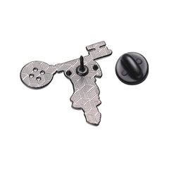 跨境電商新款鬼媽媽合金胸針紐扣眼睛布偶烤漆徽章秘密門服裝飾品