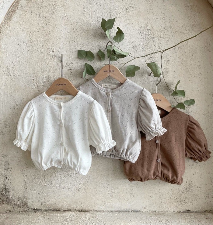 Estilo coreano niños ropa niñas 'Hollow-out amor puff manga superior ins verano recién nacido ligero protección solar aire acondicionado camisa abrigo