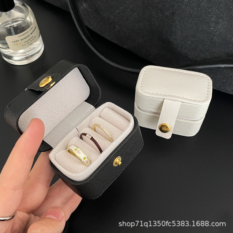 Mini caja de joyería de bloque de tofu blanco y negro portátil de tamaño pequeño anillo portátil simple caja de joyería diaria