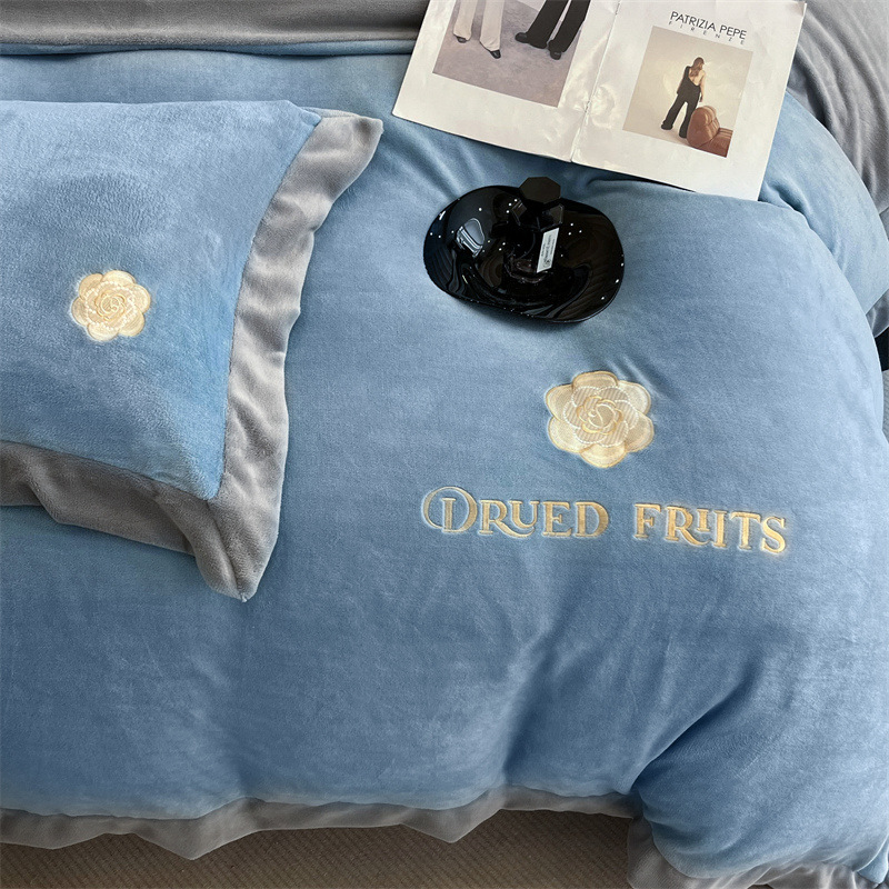 Invierno grueso terciopelo de leche traje de cuatro piezas terciopelo de coral simple color sólido bordado funda de edredón sábana ropa de cama de terciopelo de doble cara