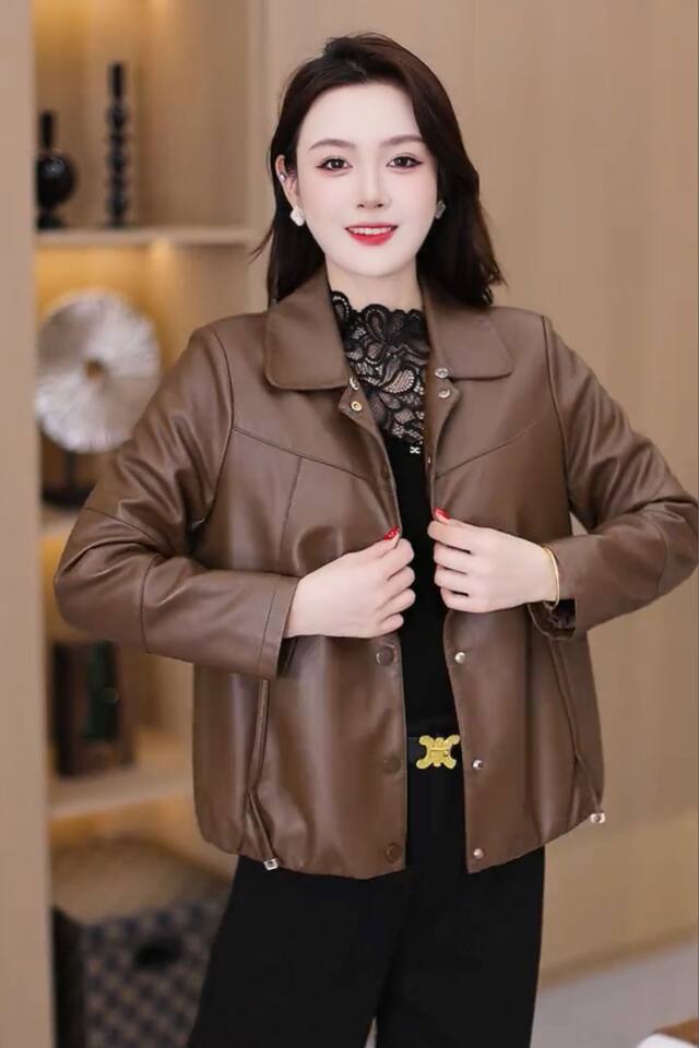 Áo khoác da PU dáng ngắn có lông cổ tháo rời, lót lông giữ ấm, form rộng — màu cà phê, màu đỏ, đen chi tiết 15