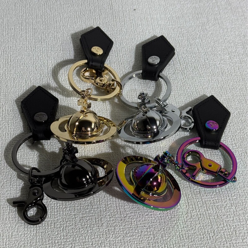 European and American 2025 New Simple Round Keychain Queen Mother Saturn Keychain Bag Jewelry Pendant Complete Set European and American 2025 New Simple Round Keychain Queen Mother Saturn Keychain Bag Jewelry Pendant Complete Set