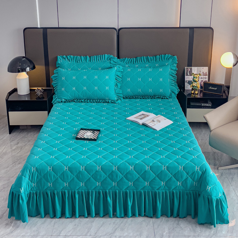 2024 new solid color brushed quilted lace bed cover three-piece set…