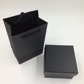 领带;领结/领花;口袋巾