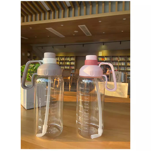 Large capacity water cup plastic cup outdoor portable space kettle with scale sports internet celebrity drinking straw cup gift