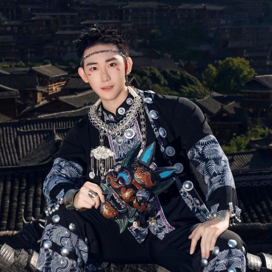 秋冬苗族男士套装少数民族土家族摄影服古城旅拍炫酷演出服装