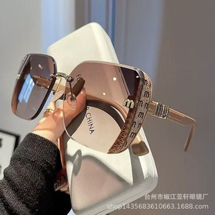 Capacious glasses solar-powered, sunglasses, city style, bright catchy style, high-quality style, UV protection