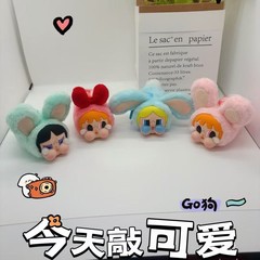 飛天の小さい女性の警察官のぬいぐるみのシリーズのアイデアの金のキーホルダーのかばんのペンダントは郵送しません。