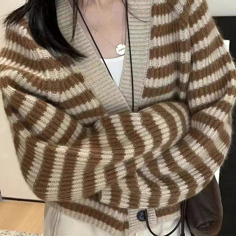 慵懒风复古红色条纹V领毛衣外套女冬季韩系软糯宽松针织开衫上衣|undefined